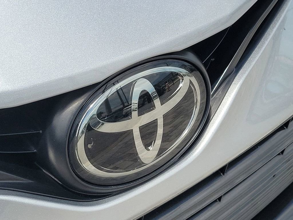 Used 2023 Toyota Camry LE AWD/4WD image 9