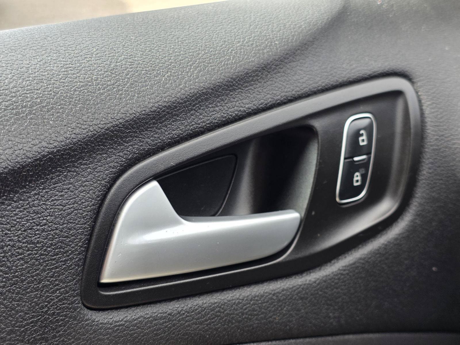 Used 2018 Ford C-MAX Titanium FWD image 10