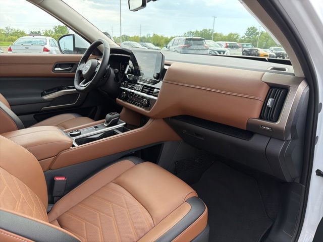 Used 2025 Nissan Pathfinder Platinum w/ Cargo Package AWD/4WD image 16