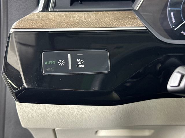 Used 2024 Audi Q8 e-tron Premium Plus w/ Premium Plus Package image 19