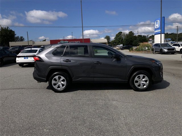 Used 2022 Toyota RAV4 LE image 9
