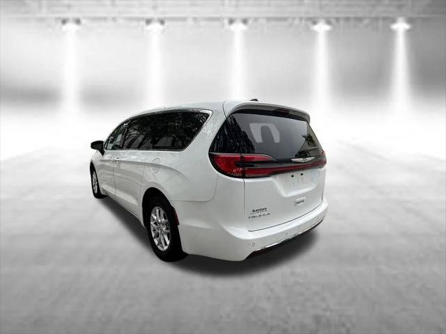Certified 2023 Chrysler Pacifica Touring-L FWD image 5