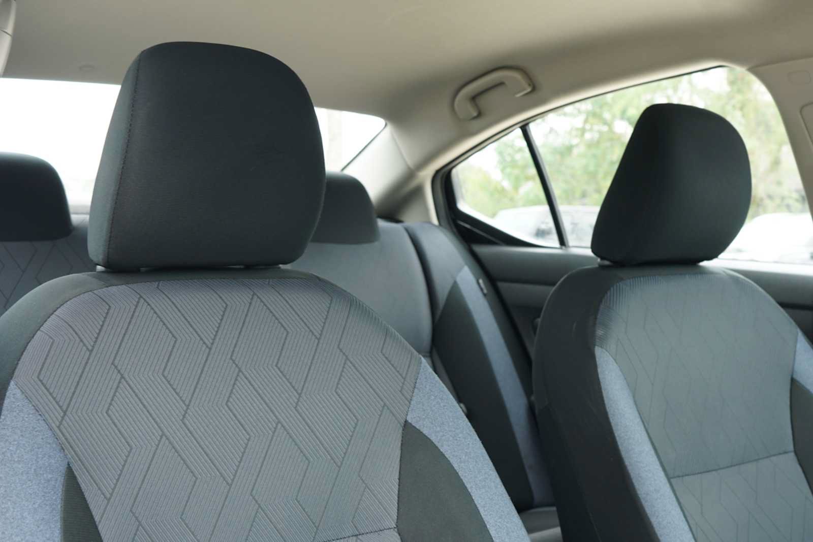 Used 2025 Nissan Versa SV FWD image 27