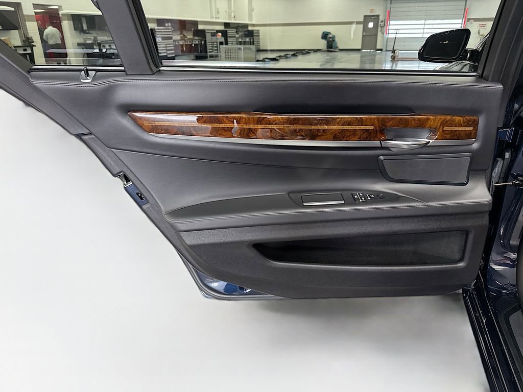 Used 2015 BMW 750Li image 25
