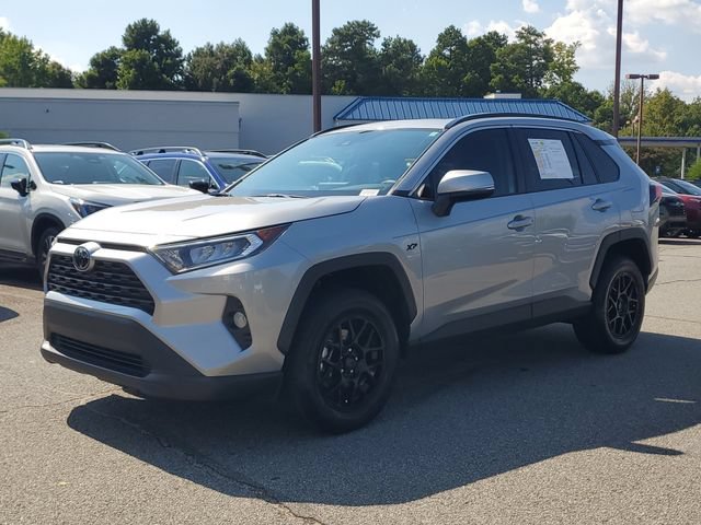 Used 2021 Toyota RAV4 XLE w/ Convenience Package FWD image 3