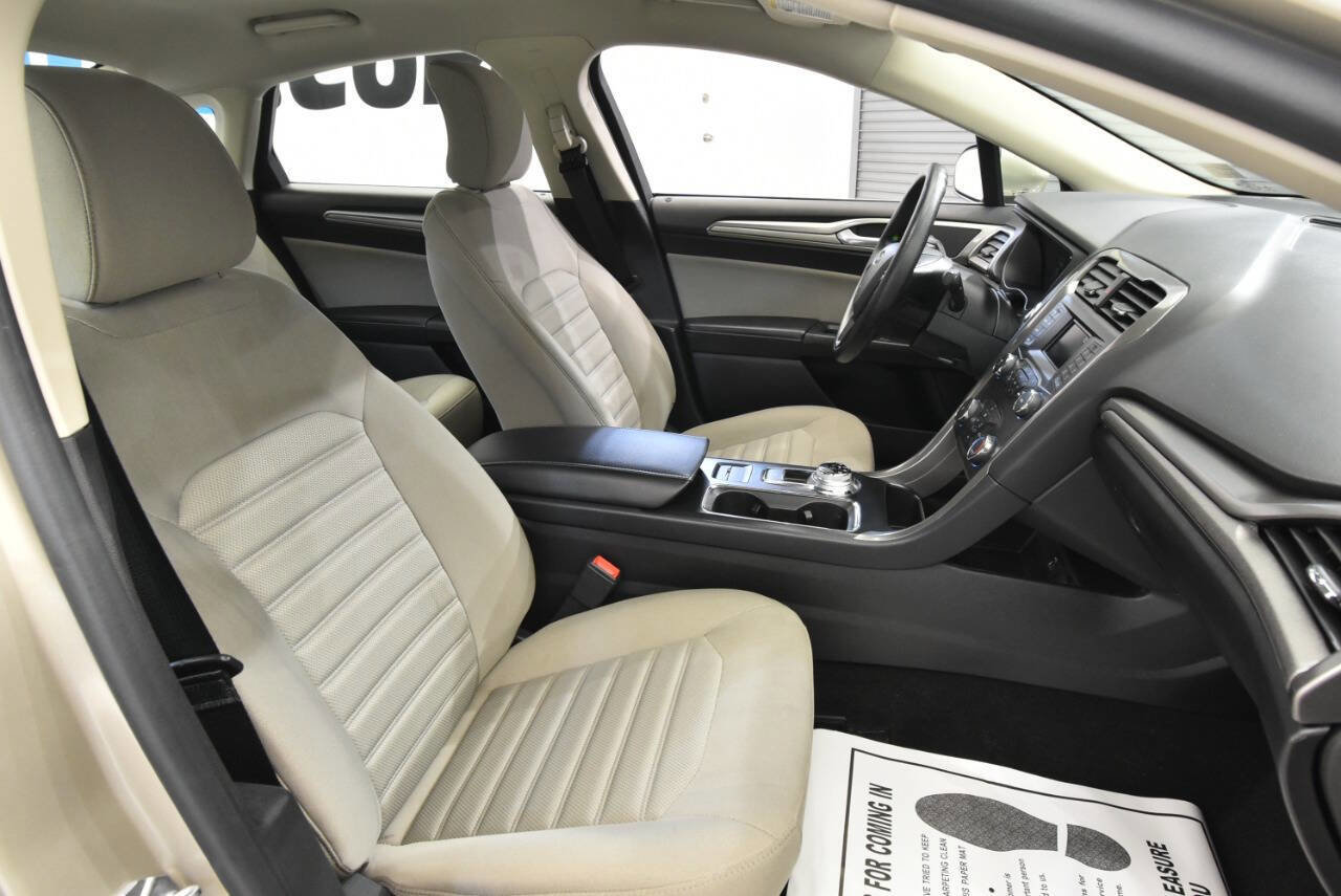 Used 2019 Ford Fusion S image 15