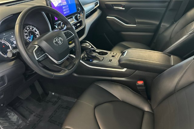 Certified 2026 Toyota Highlander XLE AWD/4WD image 12
