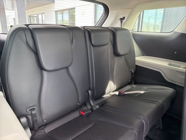 Used 2024 Kia Carnival LX image 16