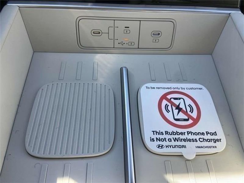 Certified 2025 Hyundai Santa Fe SE image 24