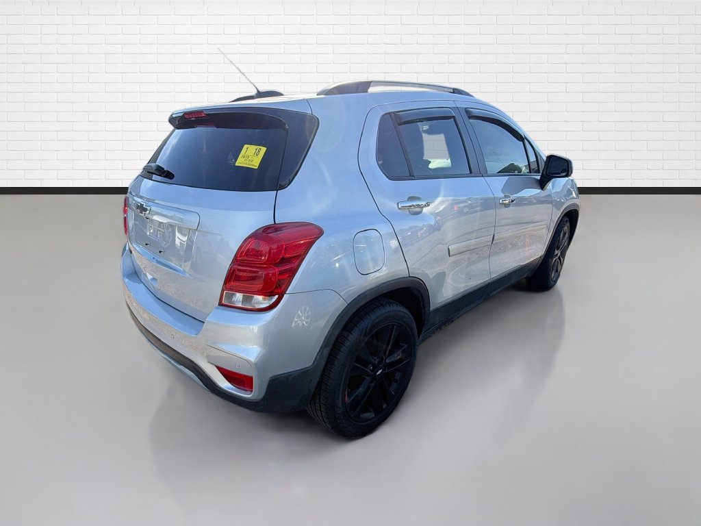 Used 2019 Chevrolet Trax LT w/ Sun & Sound Package FWD image 9