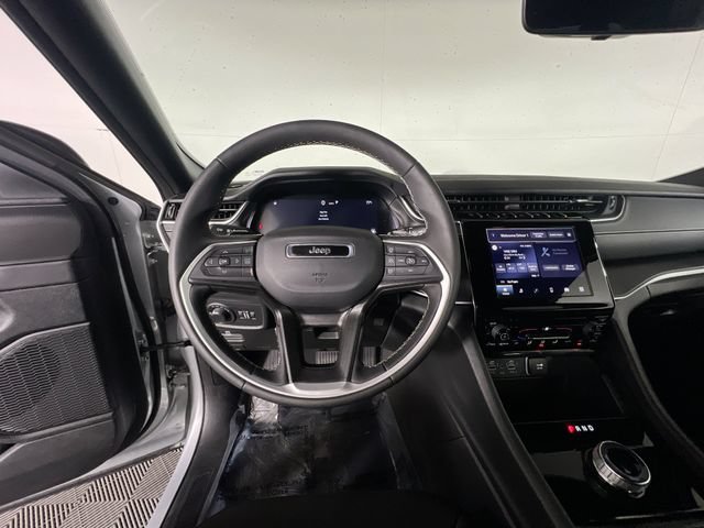 Used 2025 Jeep Grand Cherokee L Laredo RWD image 14