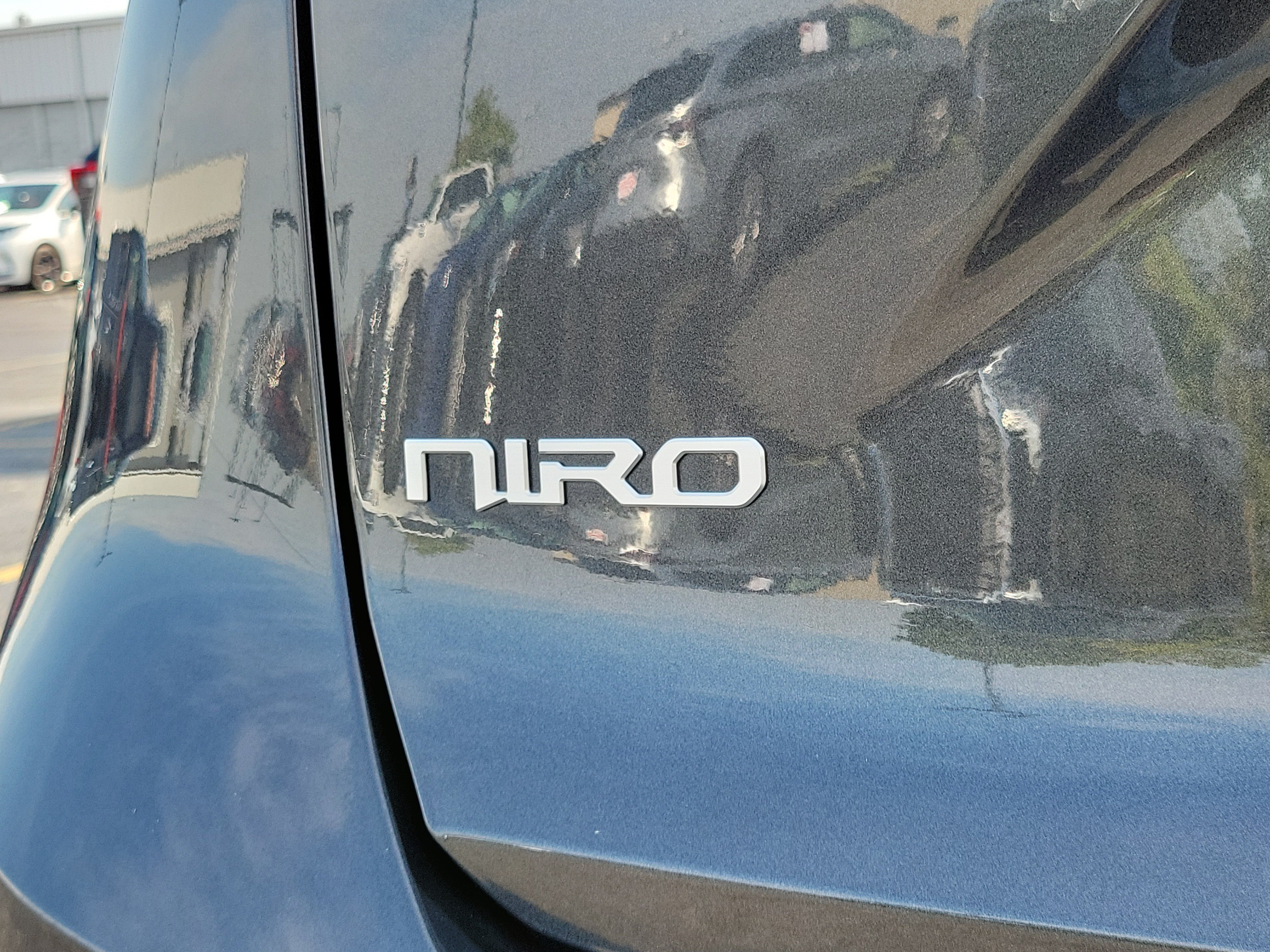 Used 2025 Kia Niro LX FWD image 6