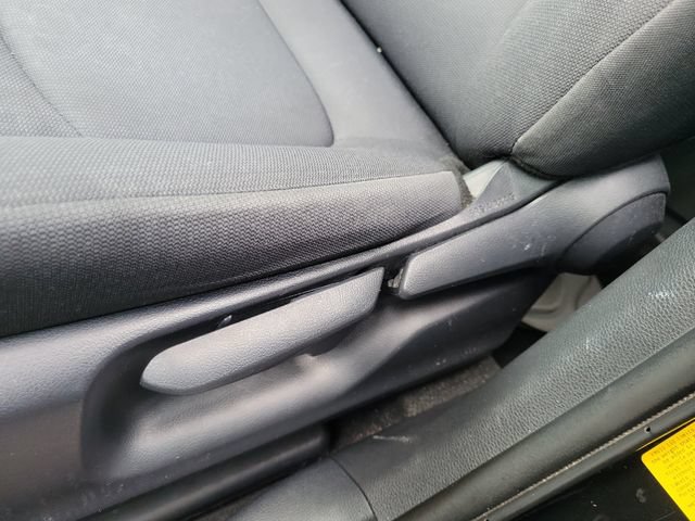 Used 2022 Toyota Corolla Cross LE w/ Moonroof Package FWD image 11