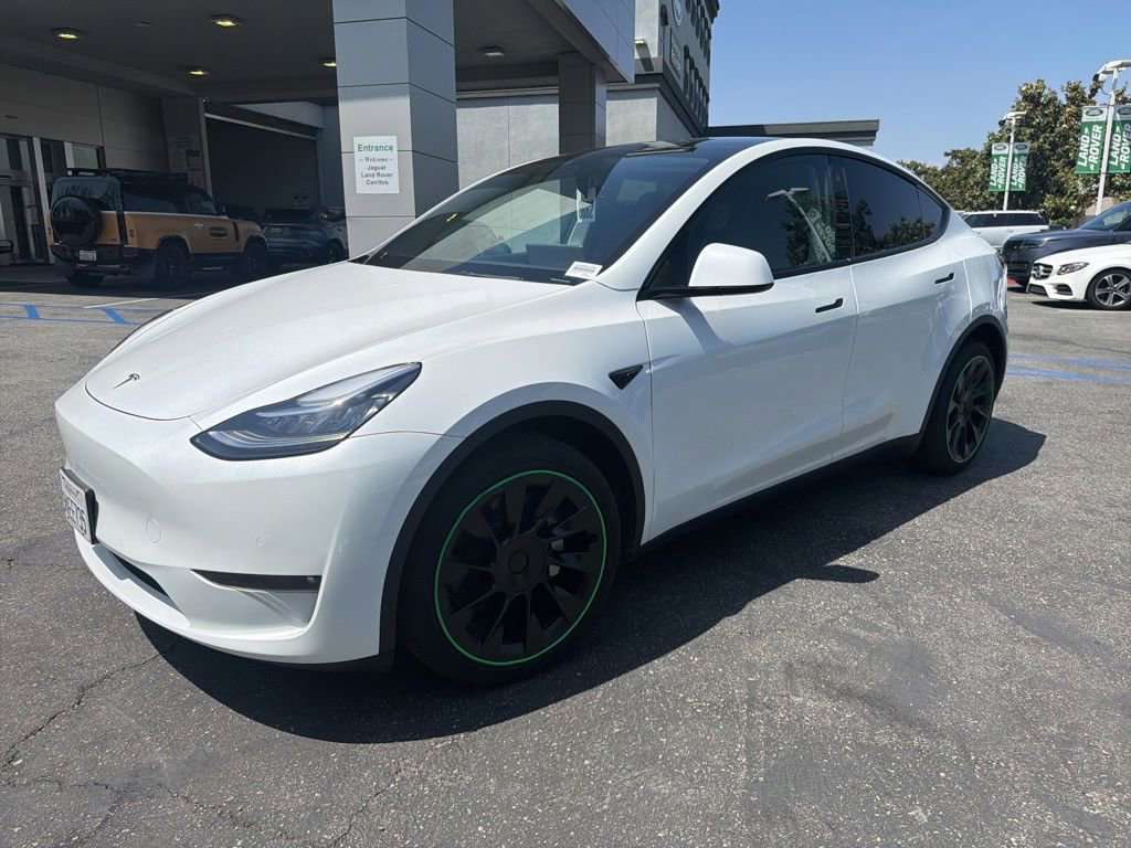 Used 2022 Tesla Model Y Long Range AWD/4WD image 2