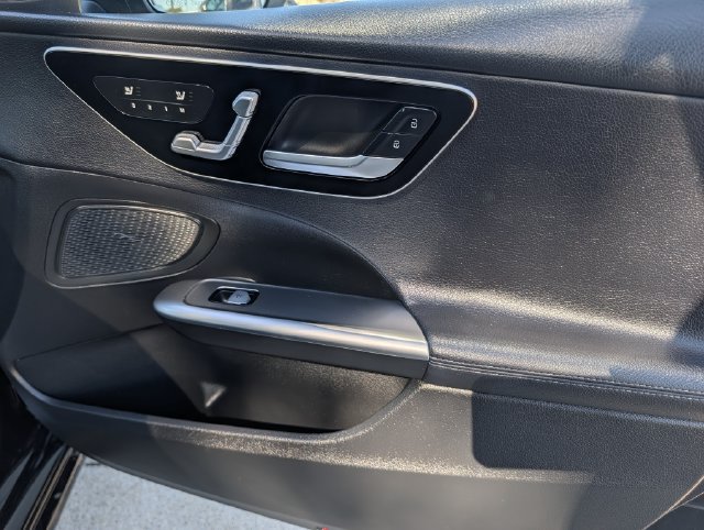 Used 2023 Mercedes-Benz C 300 Sedan image 35