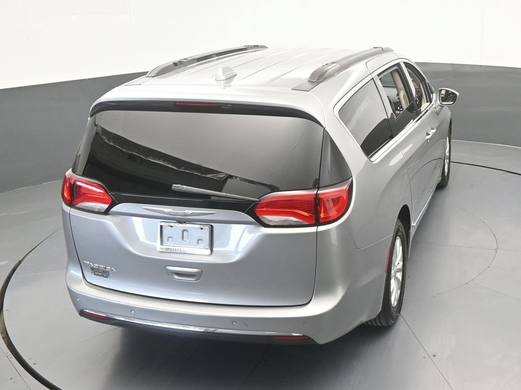 Used 2017 Chrysler Pacifica Touring-L FWD image 50