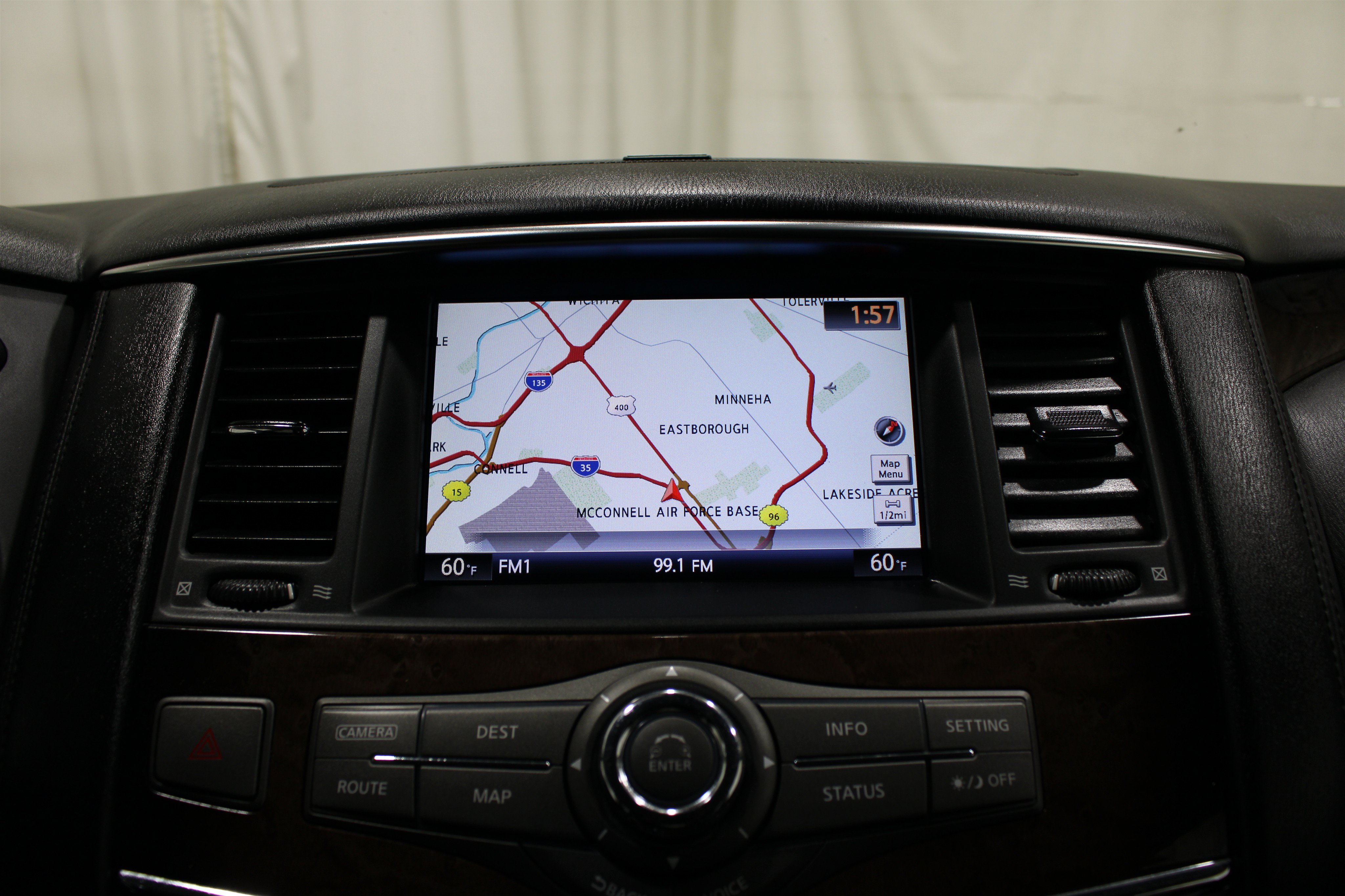 Used 2011 INFINITI QX56 4WD w/ Deluxe Touring Pkg image 16