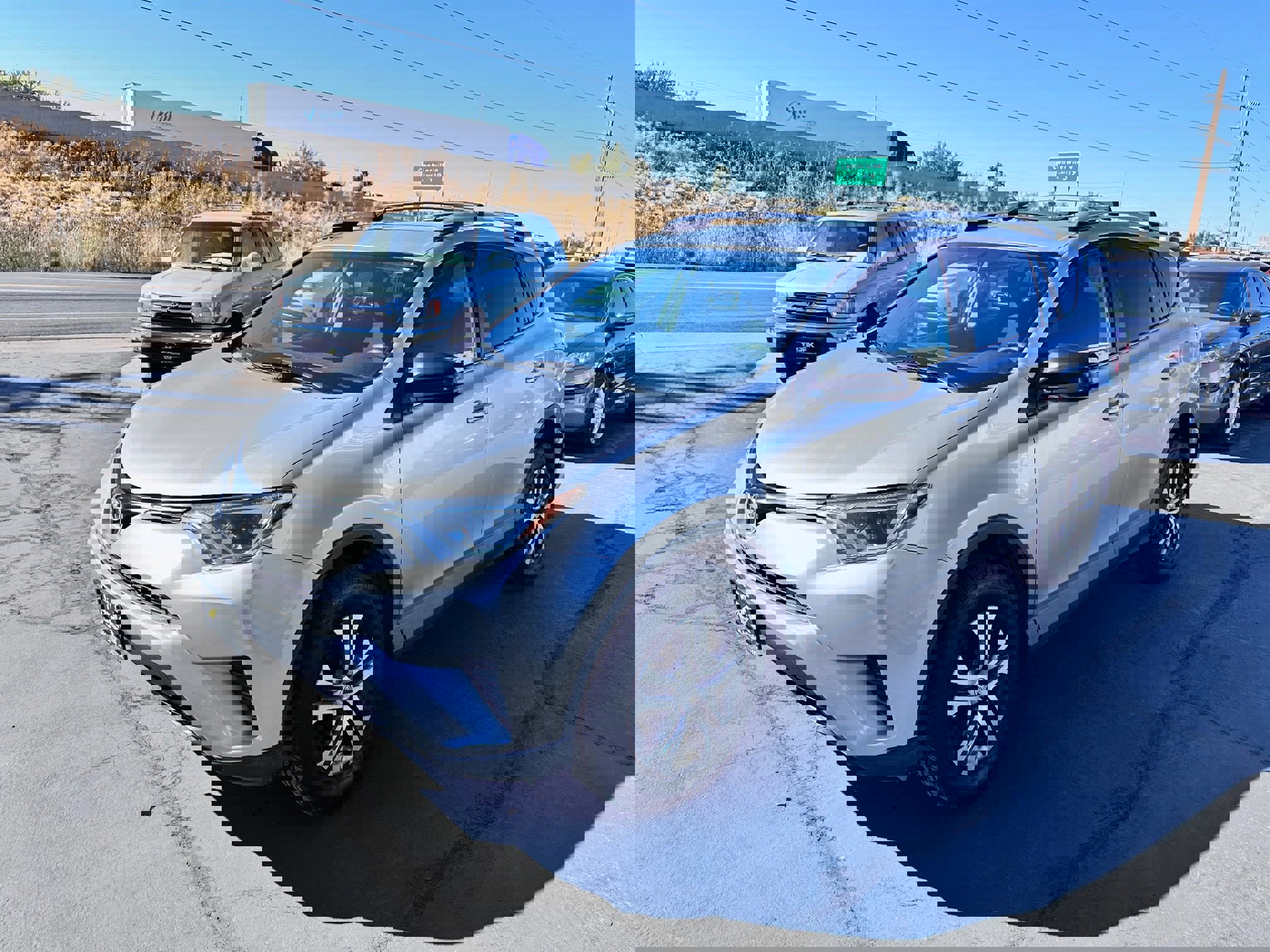 Used 2016 Toyota RAV4 LE image 2
