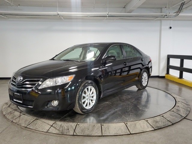 Used 2011 Toyota Camry XLE w/ SE/XLE Extra-Value Pkg image 4