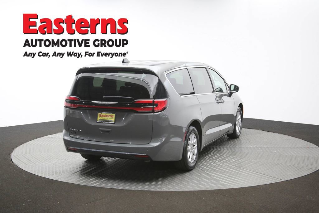 Used 2023 Chrysler Pacifica Touring-L FWD image 40