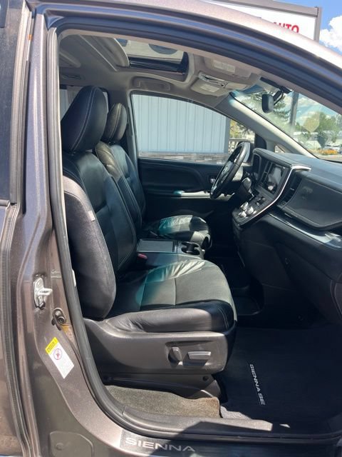 Used 2017 Toyota Sienna SE Premium FWD image 31