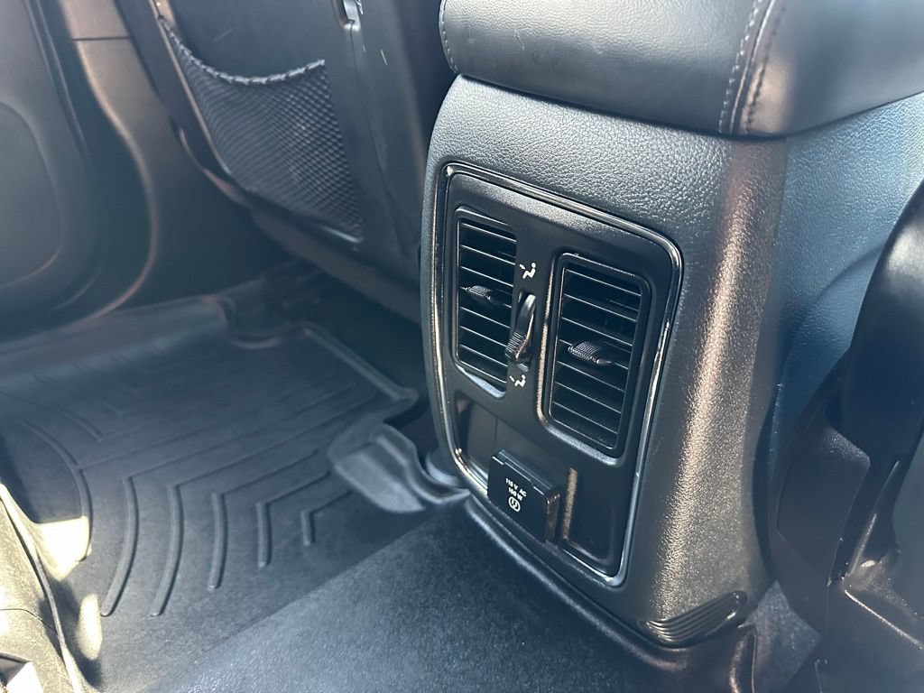 Used 2018 Jeep Grand Cherokee Altitude RWD image 33