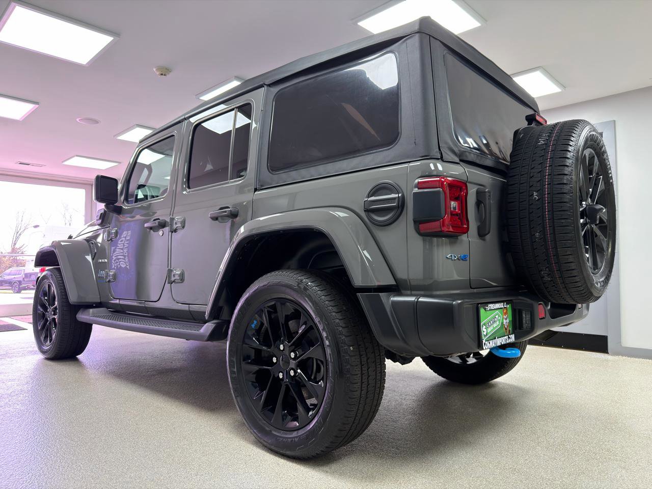 Used 2023 Jeep Wrangler Sahara AWD/4WD image 5
