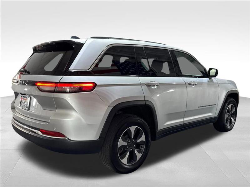 Used 2023 Jeep Grand Cherokee 4WD 4xe image 5