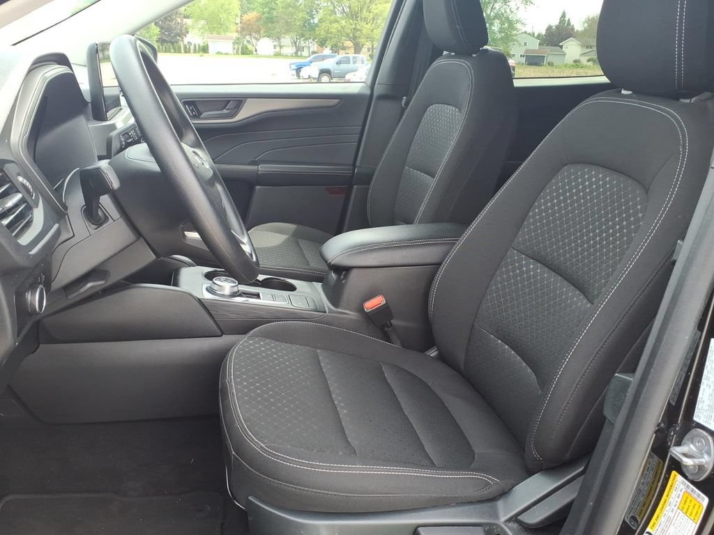 Used 2025 Ford Escape Active FWD image 3