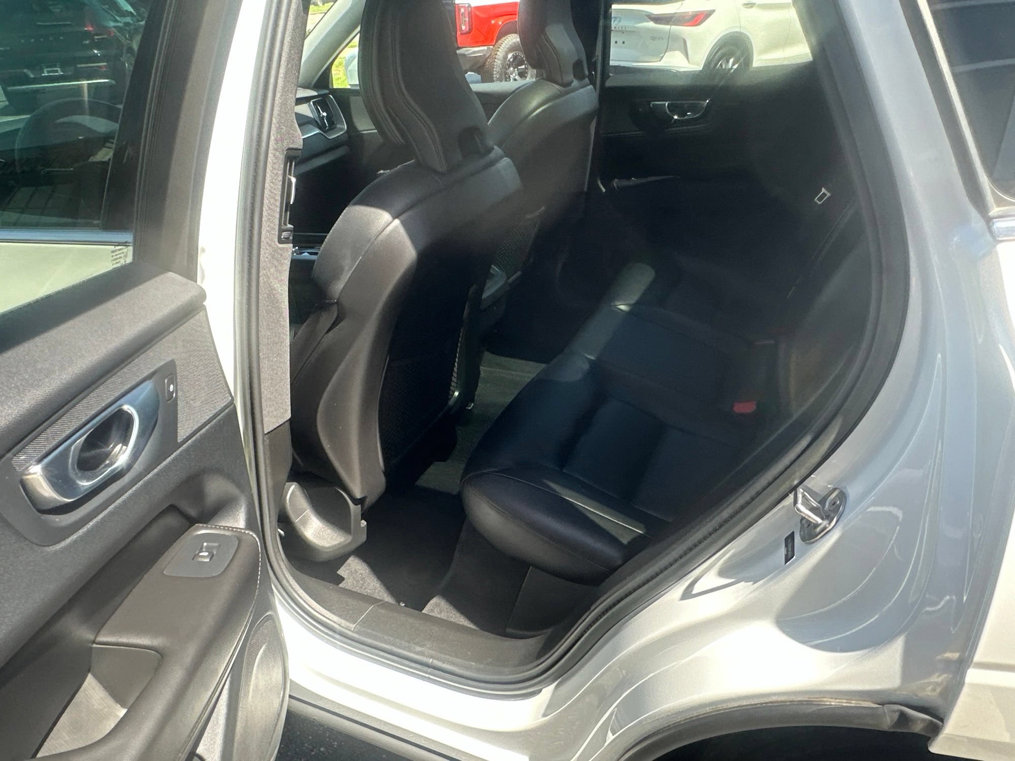 Used 2023 Volvo XC60 B5 Core w/ Climate Package AWD/4WD image 16