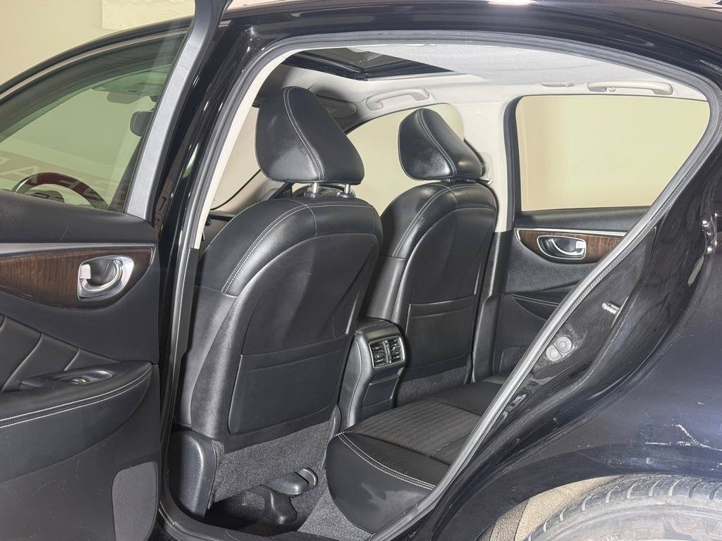 Used 2014 INFINITI Q50 Hybrid w/ Deluxe Technology Package RWD image 11