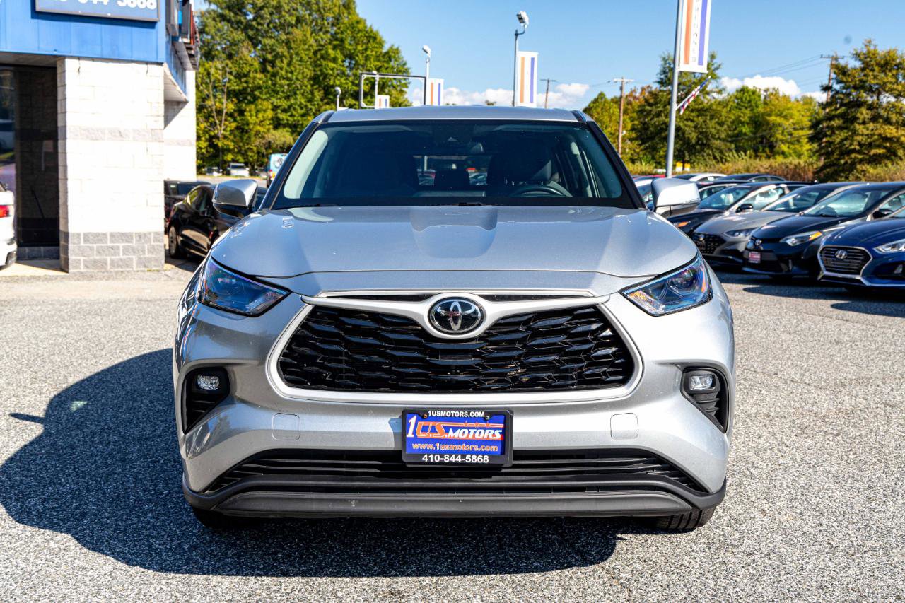 Used 2024 Toyota Highlander LE AWD/4WD image 2