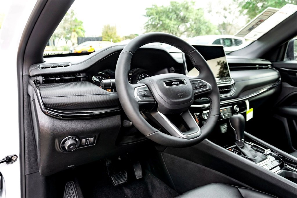 New 2026 Jeep Compass Latitude image 11