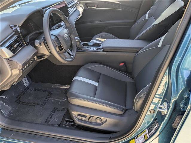 Used 2025 Toyota Camry SE image 12