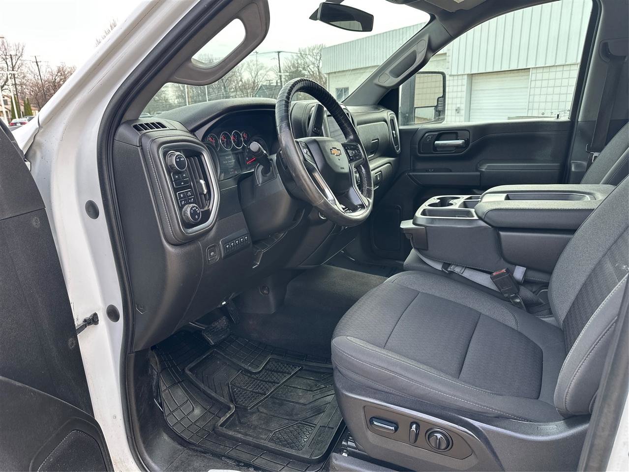 Used 2022 Chevrolet Silverado 3500 LT w/ Convenience Package AWD/4WD image 9