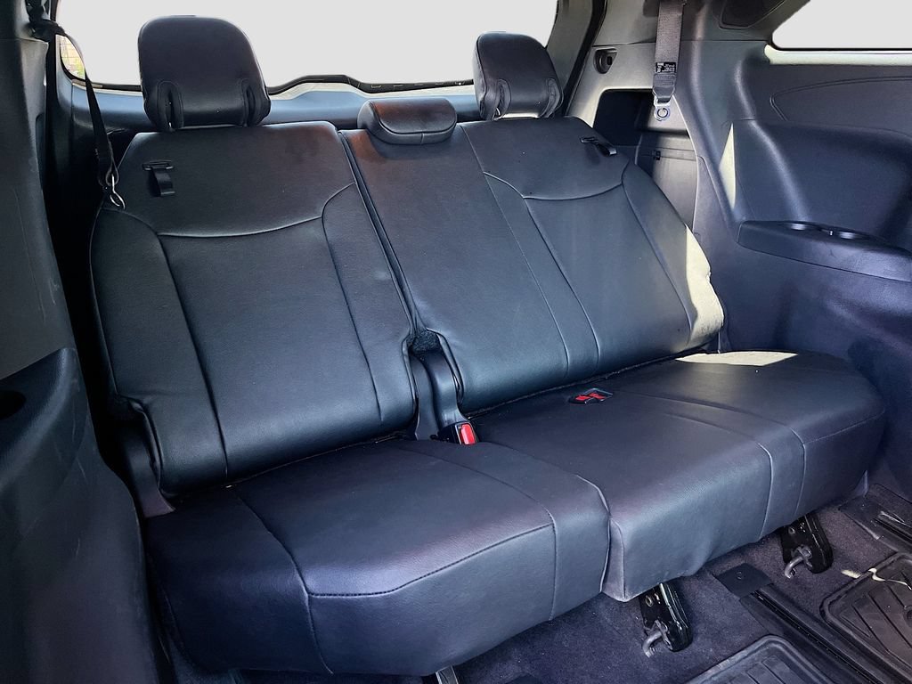 Used 2025 Toyota Sienna Limited FWD image 29