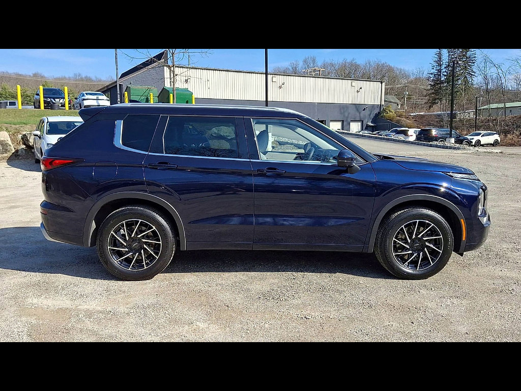 Used 2022 Mitsubishi Outlander SEL image 9