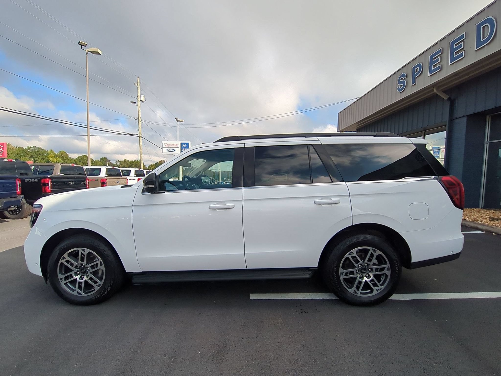 Certified 2025 Ford Expedition Active AWD/4WD image 10