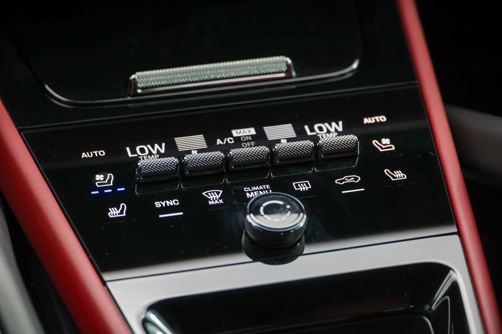 Certified 2025 Porsche Cayenne S AWD/4WD image 17