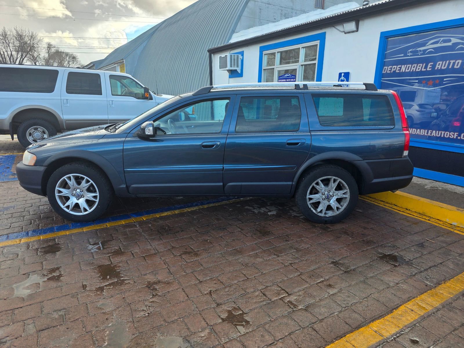 Used 2007 Volvo XC70 2.5T Wagon 4D image 9