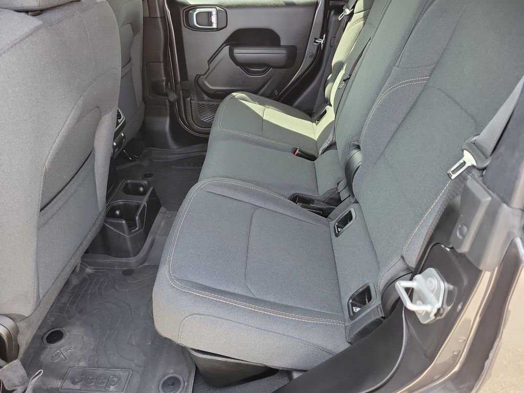 Used 2024 Jeep Gladiator Sport AWD/4WD image 16