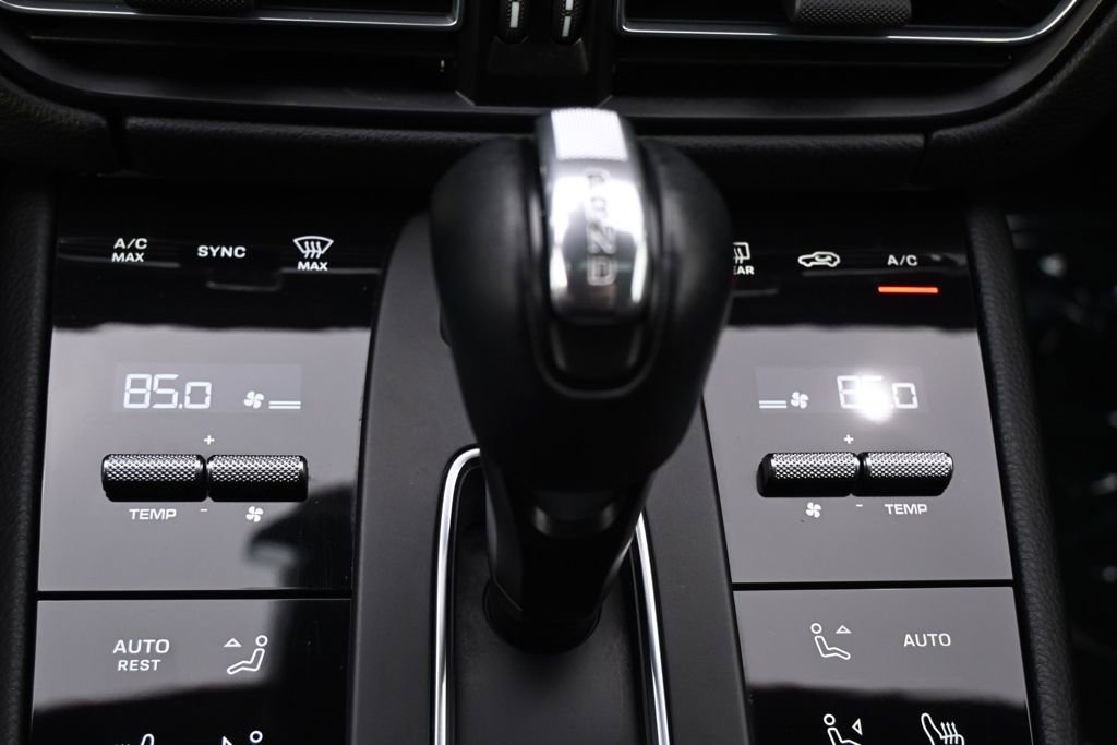 Used 2022 Porsche Macan AWD/4WD image 36