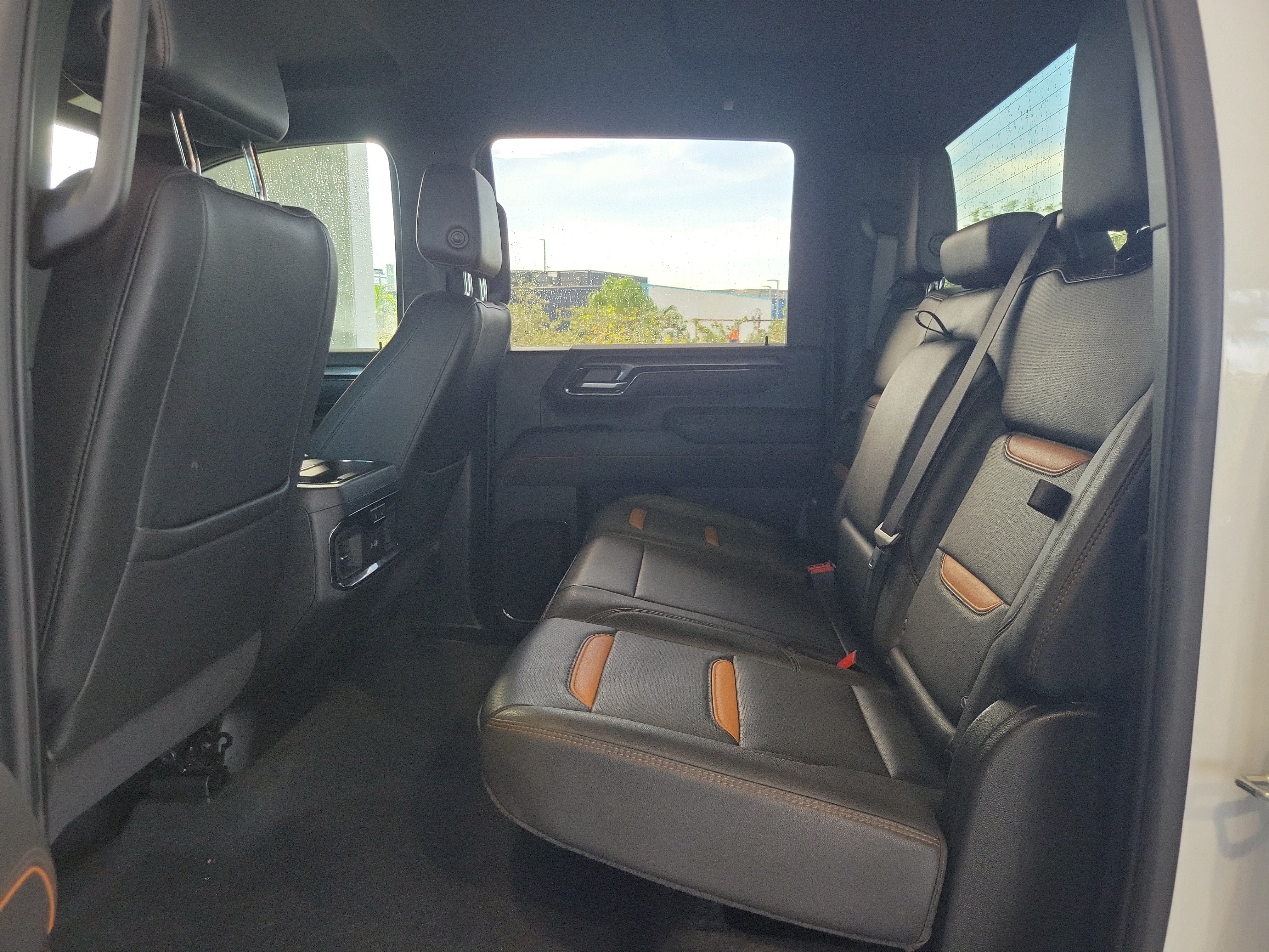 Used 2025 GMC Sierra 2500 AT4 AWD/4WD image 9