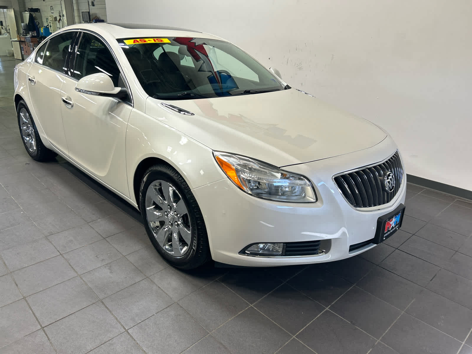 Used 2013 Buick Regal Premium FWD image 2
