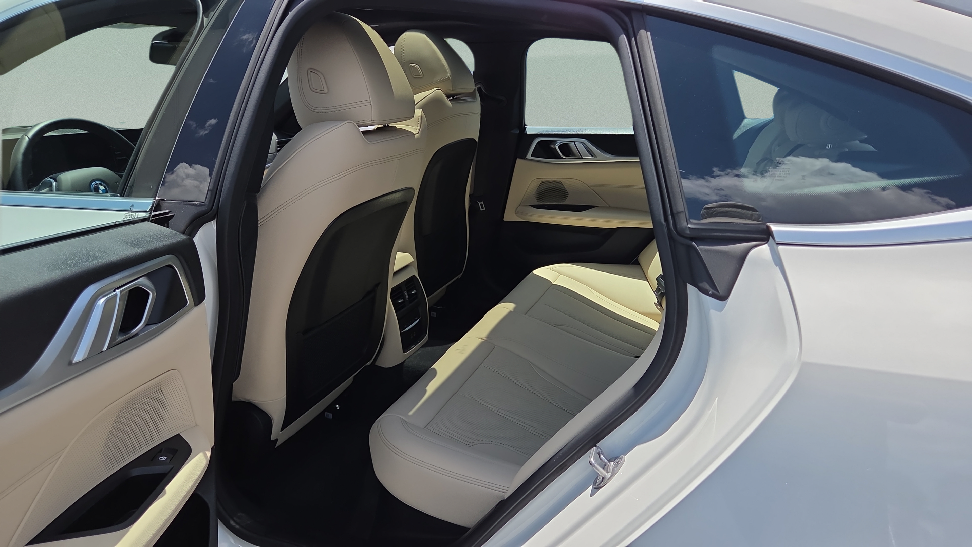 Used 2024 BMW i4 eDrive35 w/ Premium Package RWD image 11