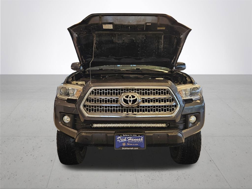 Used 2017 Toyota Tacoma TRD Off-Road w/ Tow Package (A/T) image 4
