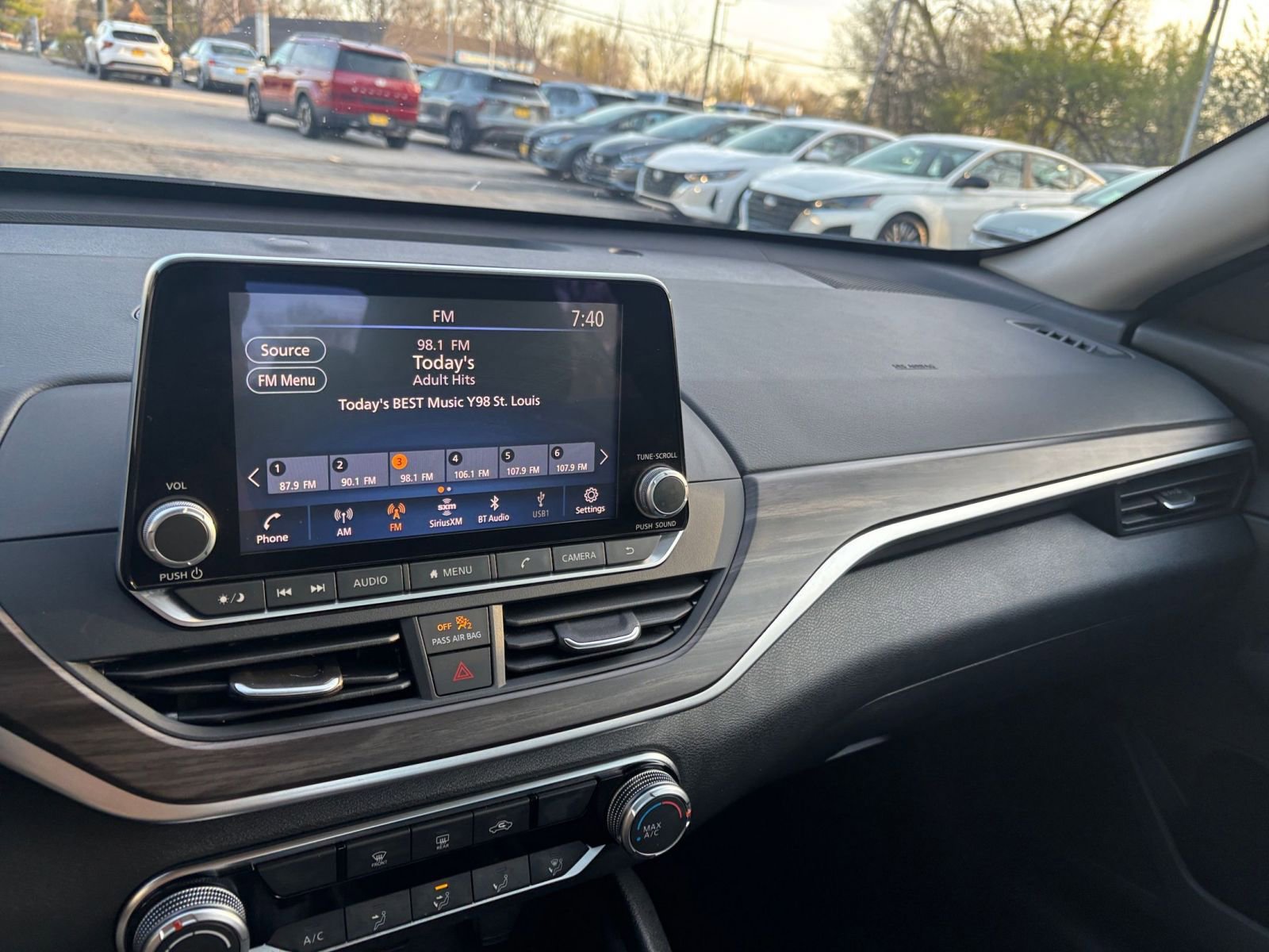 Used 2025 Nissan Altima 2.5 SV FWD image 34