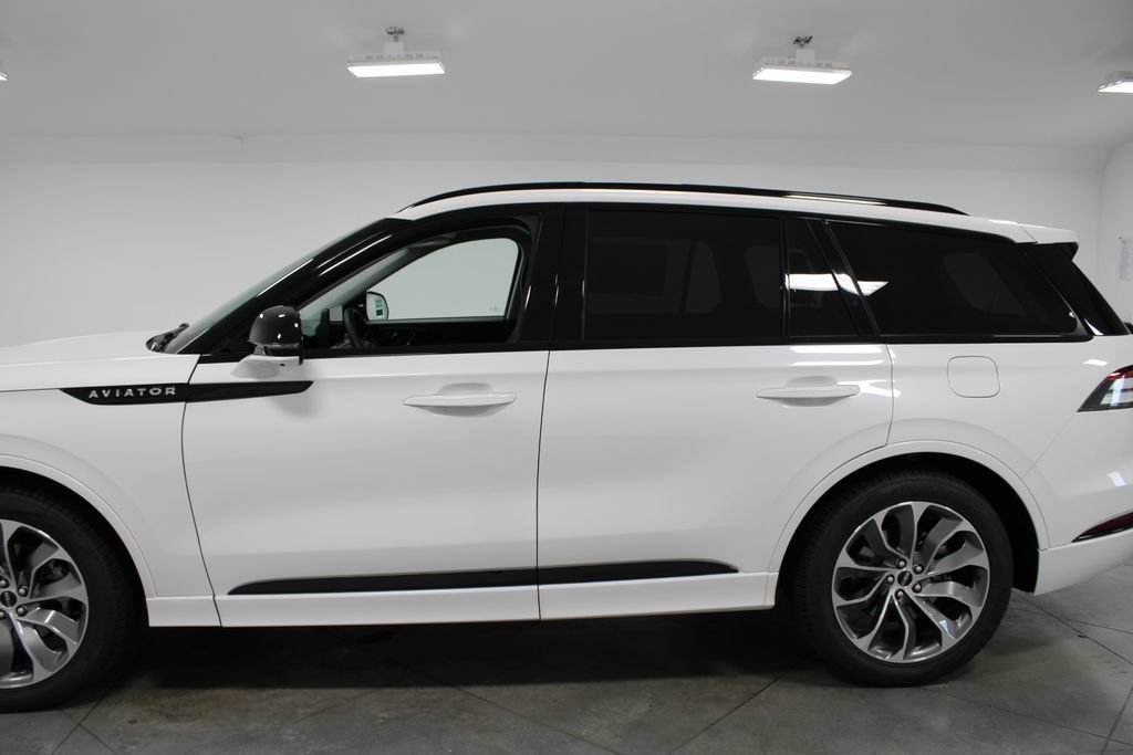 New 2026 Lincoln Aviator 2WD w/ Jet Appearance Package image 5