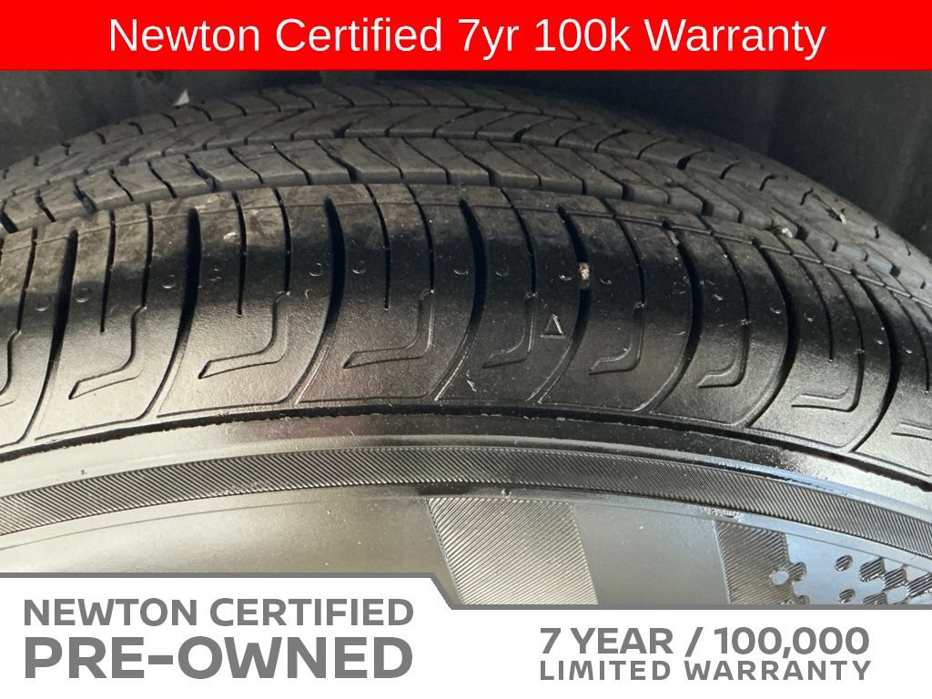 Used 2025 Nissan Versa S w/ Trunk Package FWD image 40