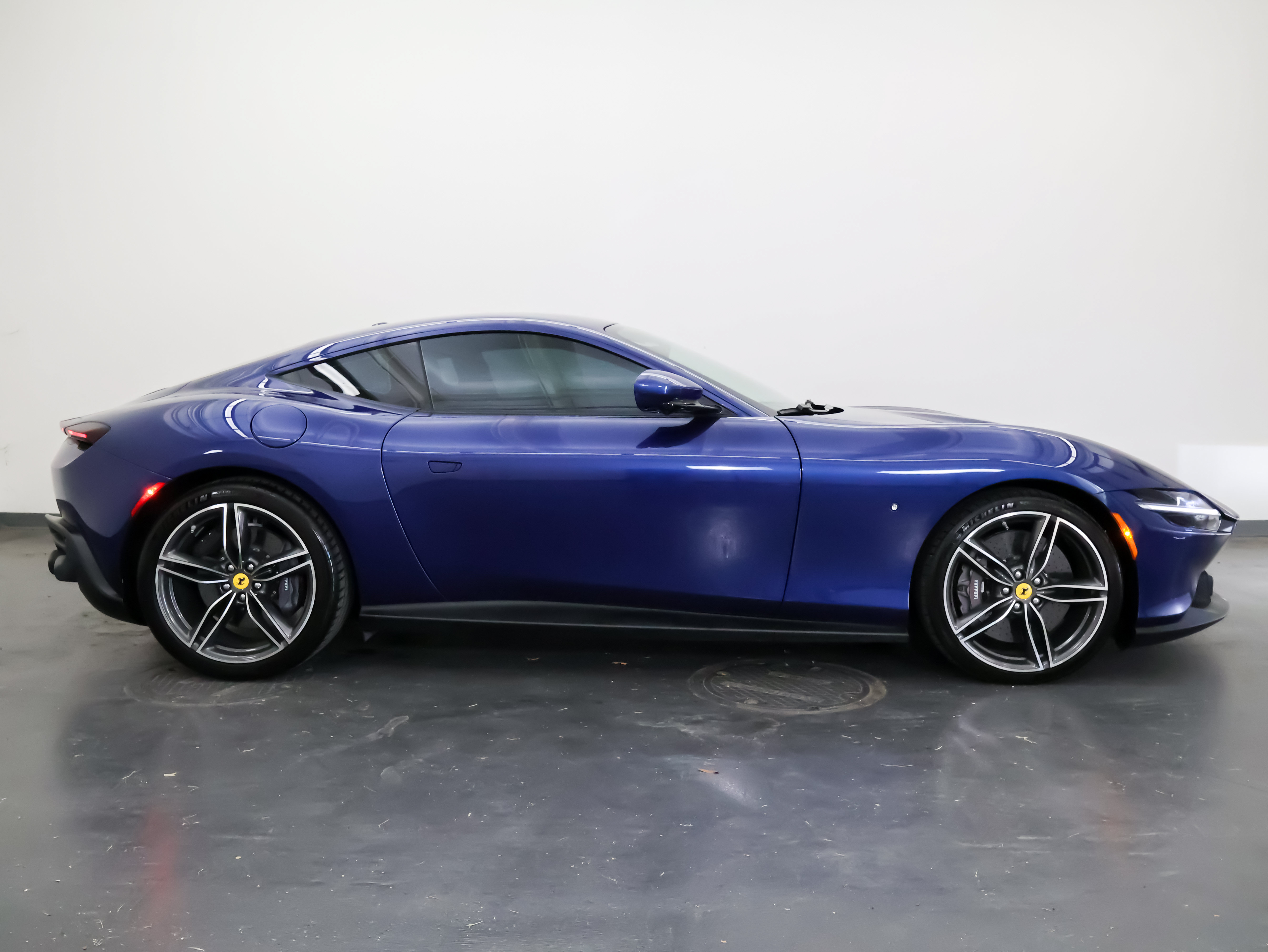 Used 2021 Ferrari Roma RWD image 2